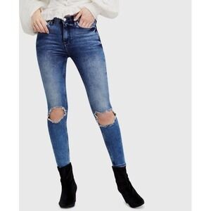 Free People Jeans Size 26 Busted Knee Skinny Fit Medium Blue‎ Distressed NEW
